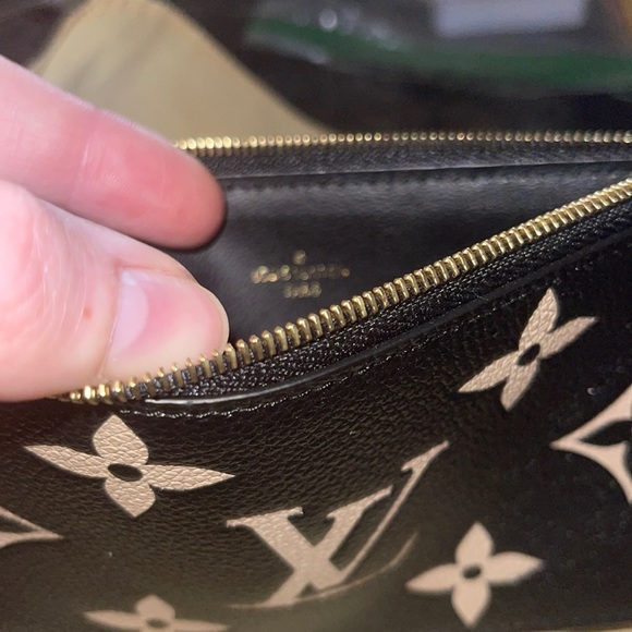 Louis Vuitton zipper pouch - Picture 5 of 5